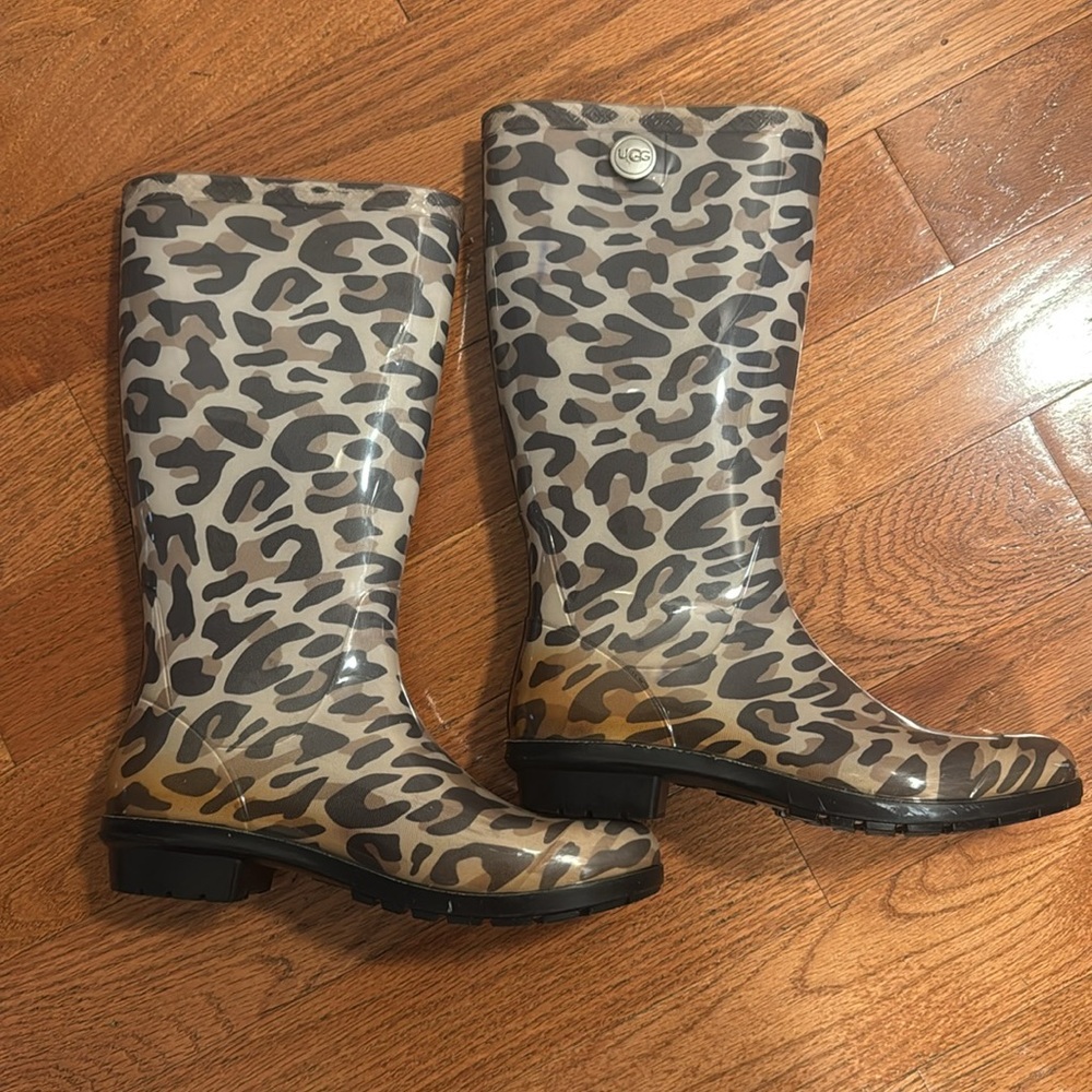 UGG Leopard Print Rain Boots in Brown and Black - Picture 7 of 12